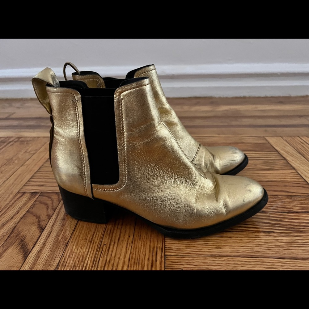 Rag and Bone gold Chelsea boots. Size 40 (9).